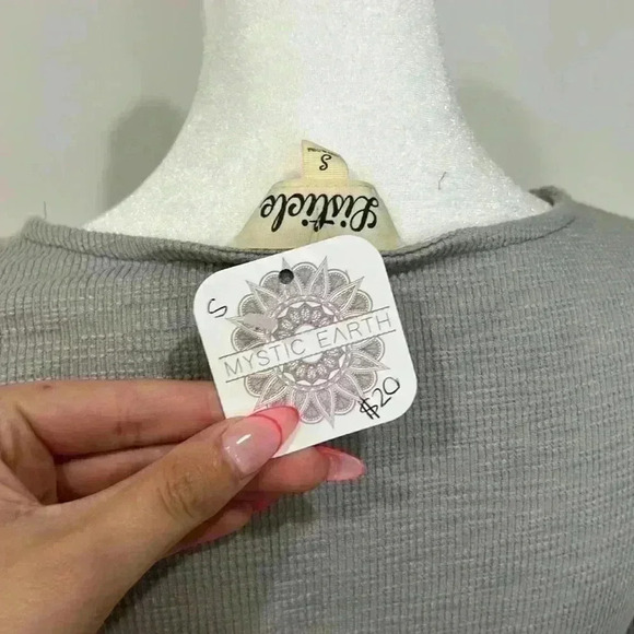 Twisted long sleeve shirt - Picture 4 of 4